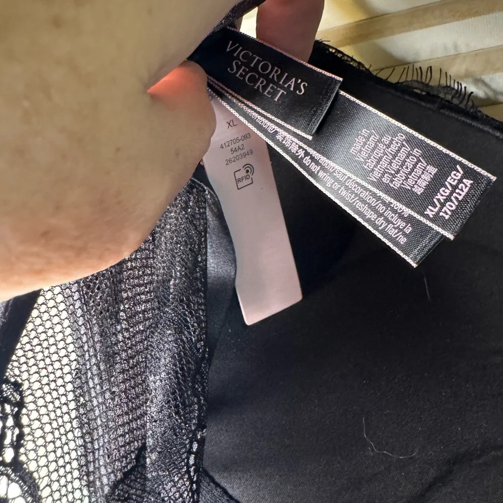 Victoria’s Secret Black Lace Bodysuit Teddy Lingerie XL Sheer Sexy One-Piece NWT - Picture 4 of 4